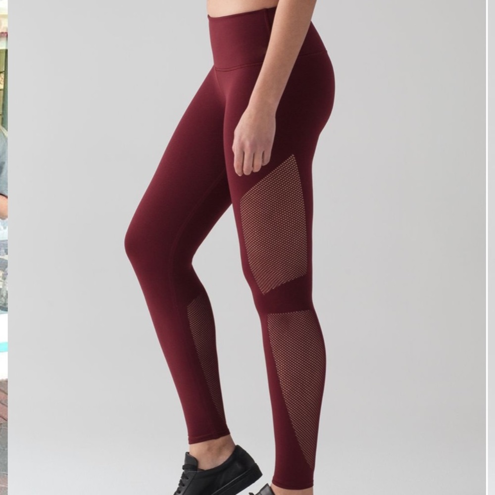 EUC! Lululemon Reveal 7/8 Tight Red size 6